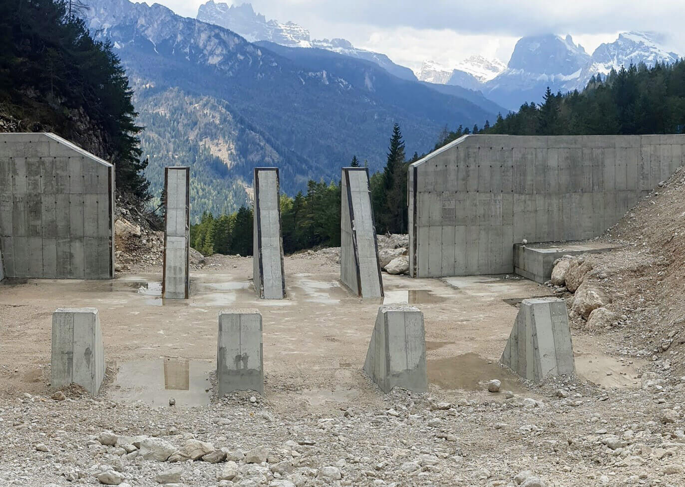 Messa in sicurezza del torrente Ru Secco a San Vito di Cadore Realizzazione di difese spondali in sinistra idrografica del fiume Piave a valle dello sbarramento idroelettrico di Soverzene (1)